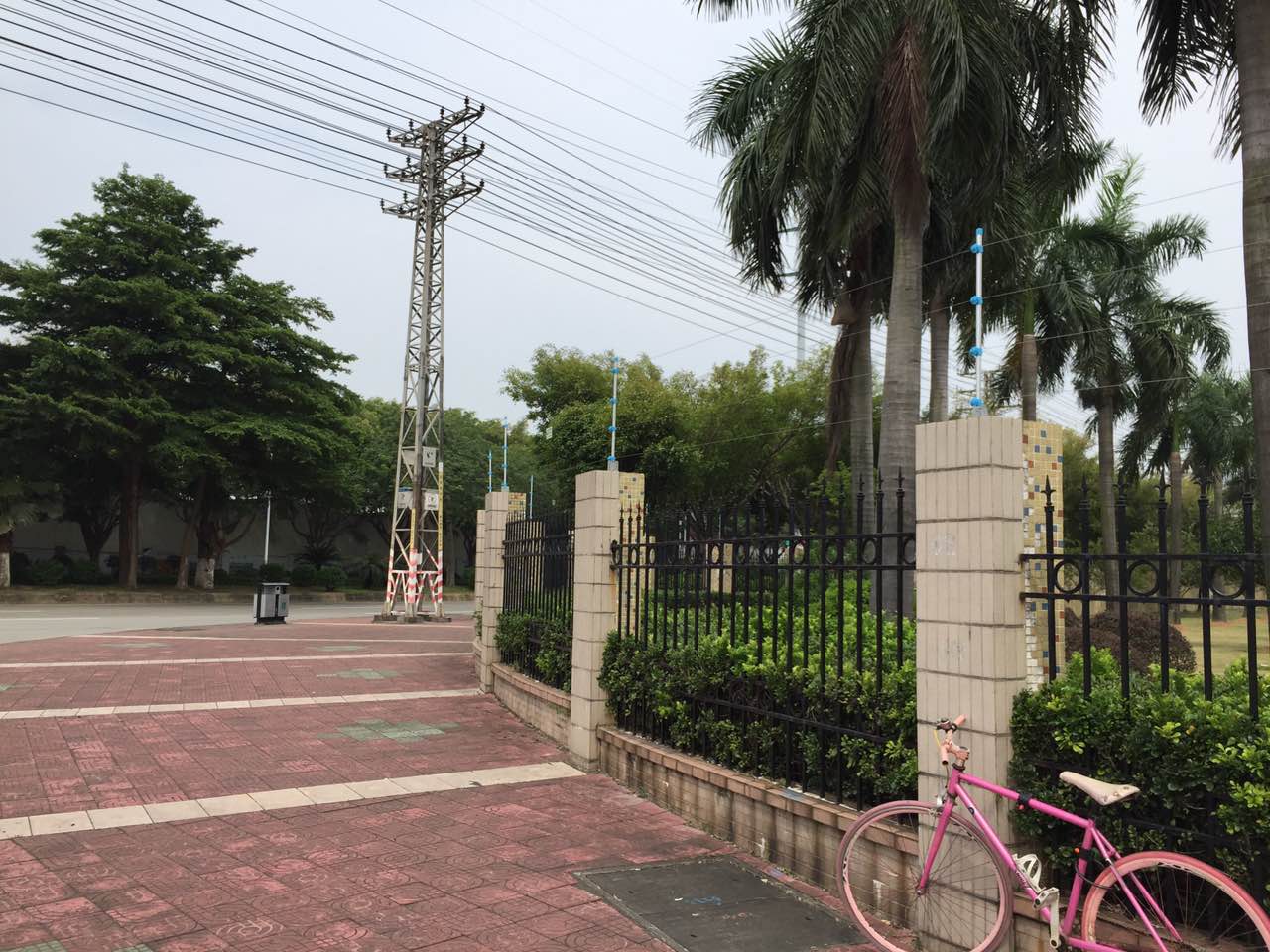 東莞茶山保迅電子工廠脈沖圍欄案例圖